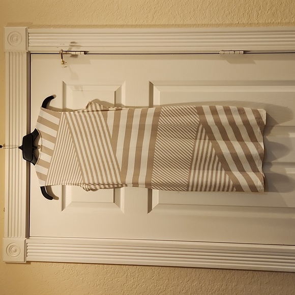 Dress - Picture 4 of 4